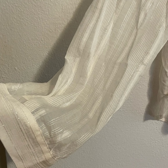 Loft Sheer Cream Metallic Long Sleeve Tucking Detail Top Size Large NWT - Picture 5 of 13